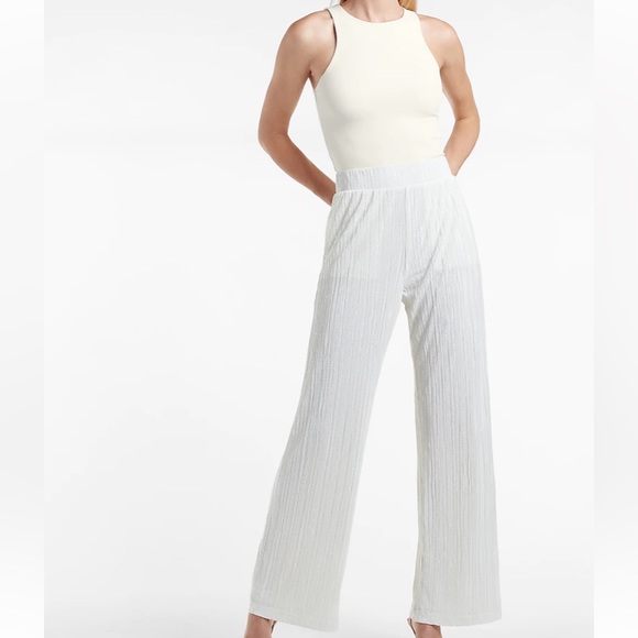 Express Body Contour High Compression Top - Picture 4 of 4